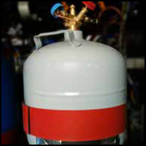 Refrigerant tank